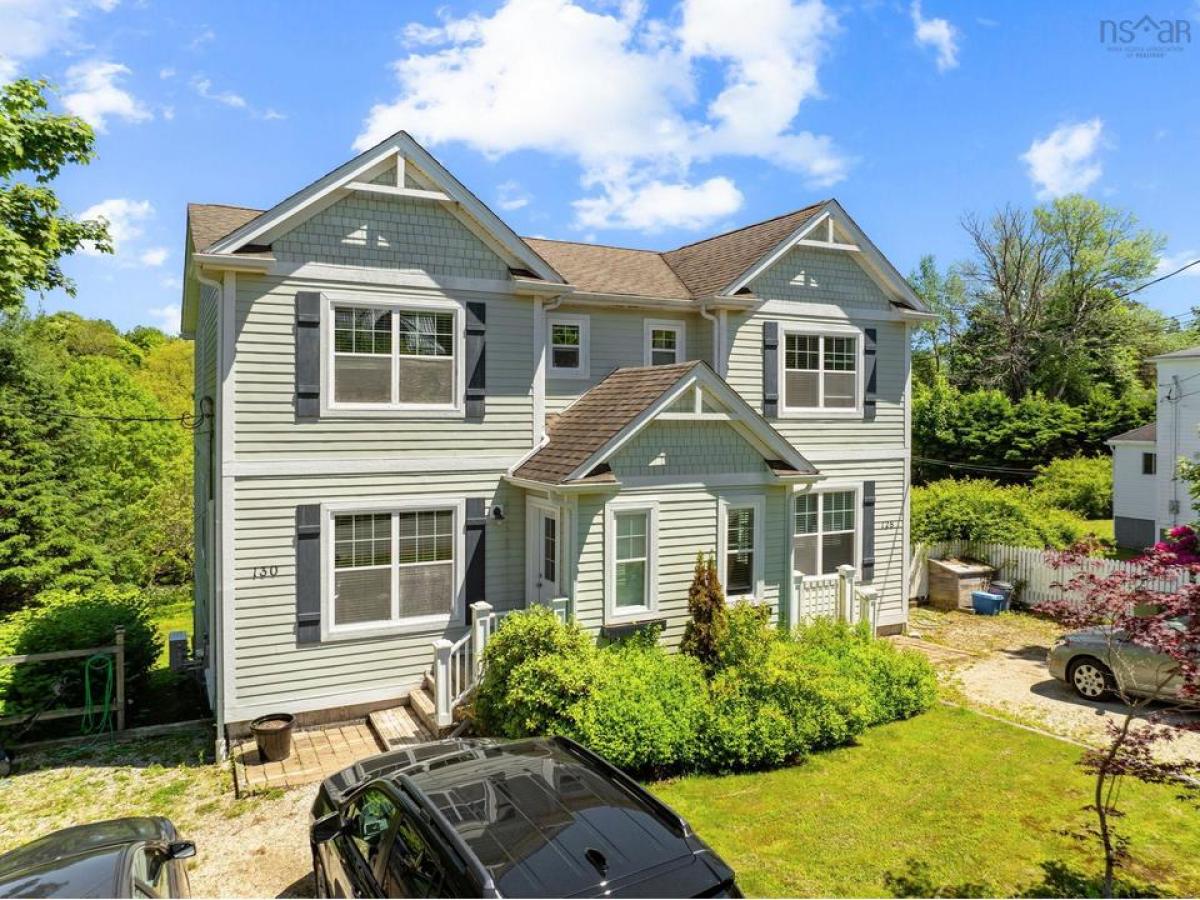 6 bedrooms House in Chester, Canada No. 246