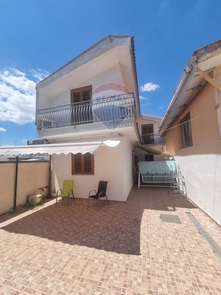 5 rooms House in Catania, Italy No. 262393