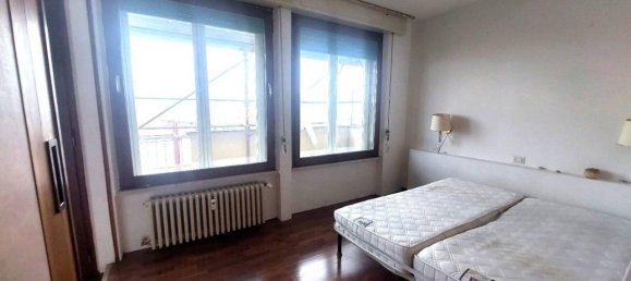 3-salle Penthouse à Parma, Italy No. 39433 10