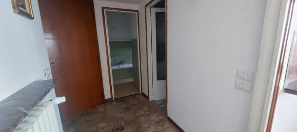 3-salle Penthouse à Parma, Italy No. 39433 9