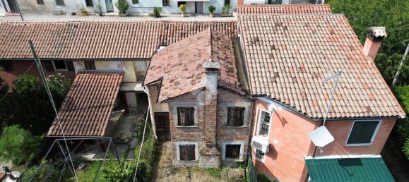 2 bedrooms House in Castelfranco Veneto, Italy No. 301603 3