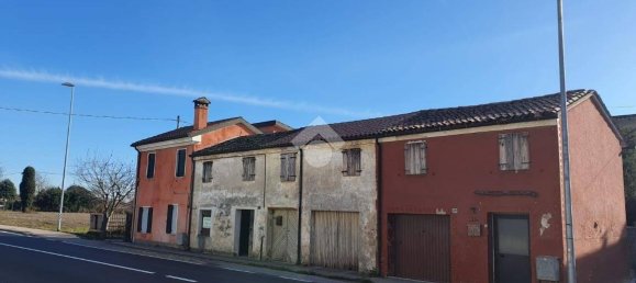 2 bedrooms House in Castelfranco Veneto, Italy No. 301603 5