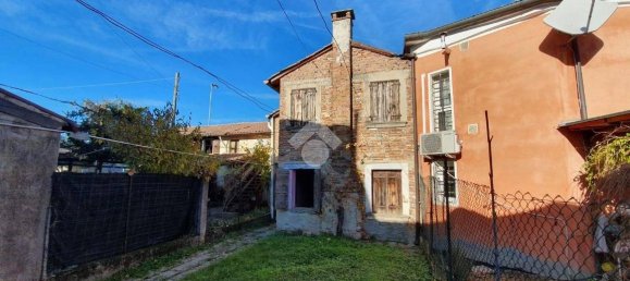 2 bedrooms House in Castelfranco Veneto, Italy No. 301603 6