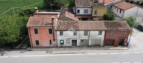 2 bedrooms House in Castelfranco Veneto, Italy No. 301603 2