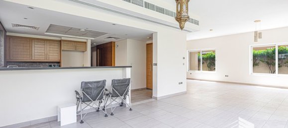 Вилла с 4 спальнями в Jumeirah Park, ОАЭ № 18564 8