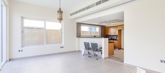 Вилла с 4 спальнями в Jumeirah Park, ОАЭ № 18564 3