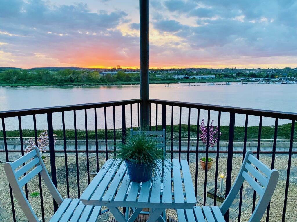 2 bedrooms Apartment in Rochester, United Kingdom No. 10872