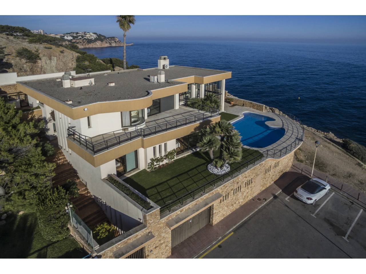 Villa de 5 dormitorios en Sant Feliu de Guíxols, Spain No. 203833