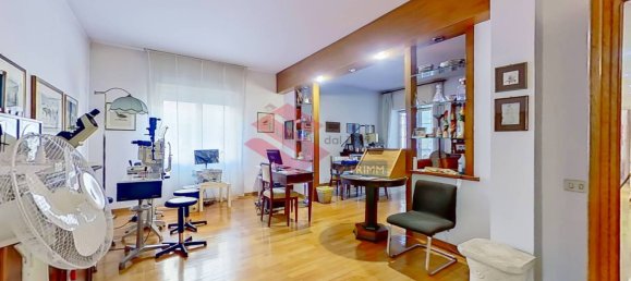 3 bedrooms Apartment in Rome, Italy No. 198524 5