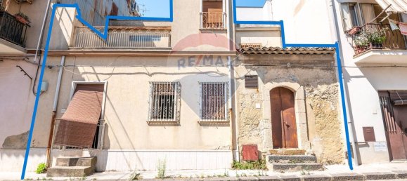 6 bedrooms House in Grammichele, Italy No. 324569 4