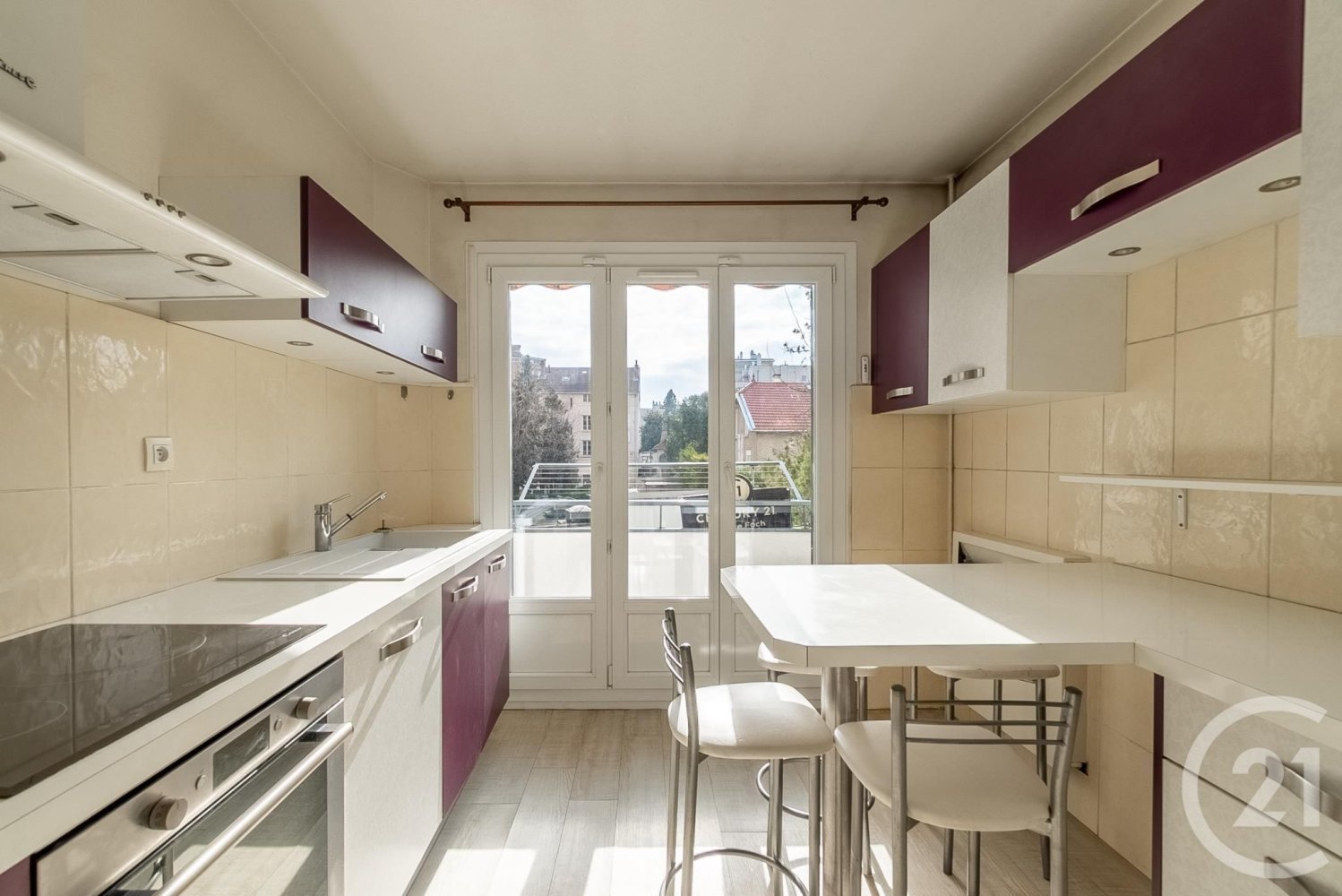 5 bedrooms Apartment in Grenoble, France No. 247446