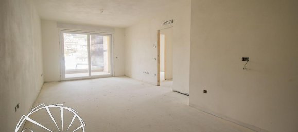 4 rooms Apartment in Vaiano, Italy No. 25142 5