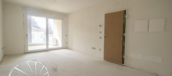 4 rooms Apartment in Vaiano, Italy No. 25142 2