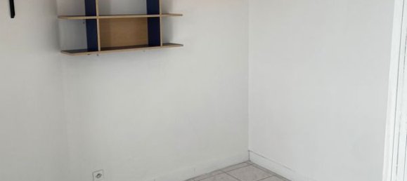 Studio in Paris, France No. 276328 2