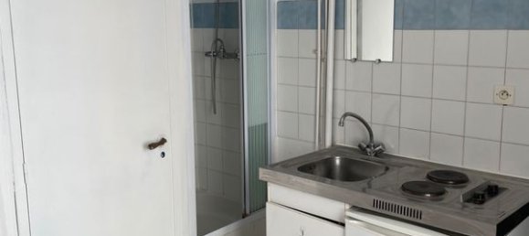 Studio in Paris, France No. 276328 3