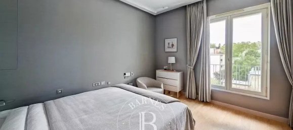 3 bedrooms Apartment in Versailles, France No. 186940 14