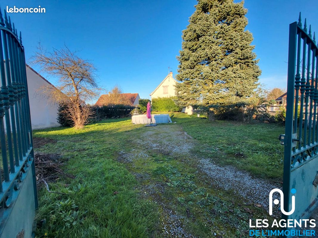 403m² Land in Loir-et-Cher, France No. 49018