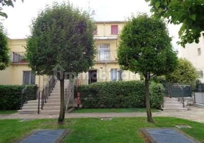 Квартира с 2 спальнями в Кастельнуово дель Гарда, Италия № 260829