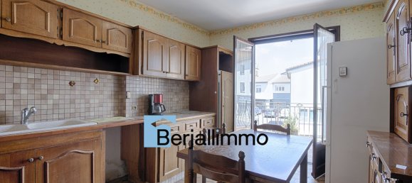 3 Schlafzimmer Stadthaus in Bourgoin-Jallieu, France, Nr. 355430 7