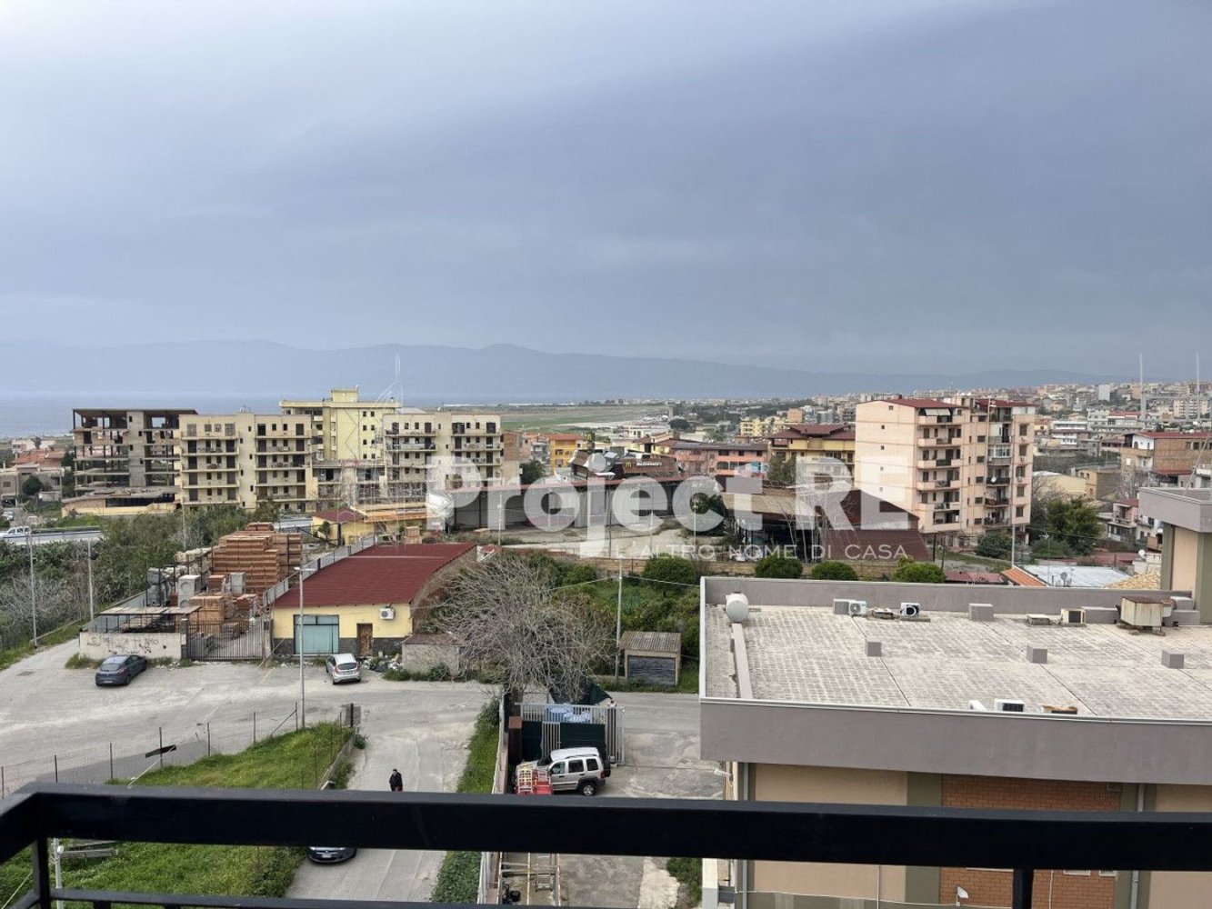 4 rooms Apartment in Reggio Calabria, Italy No. 42406