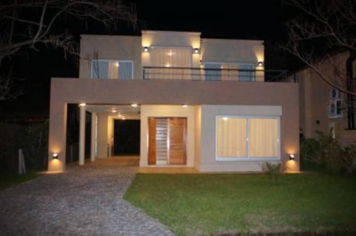 3 bedrooms House in Moreno, Argentina No. 95231