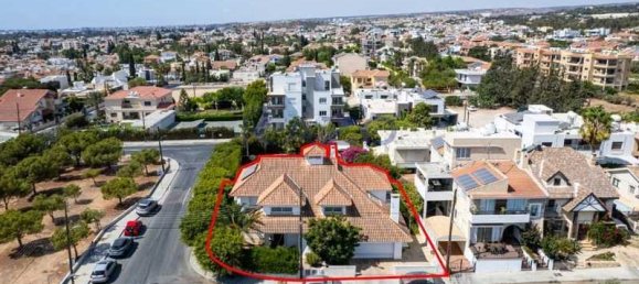 4 bedrooms Commercial property in Limassol, Cyprus No. 18641 2