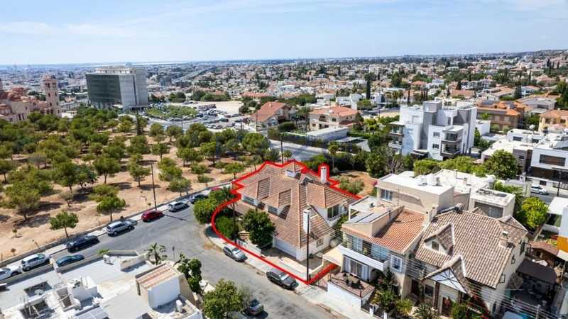 4 bedrooms Commercial property in Limassol, Cyprus No. 18641