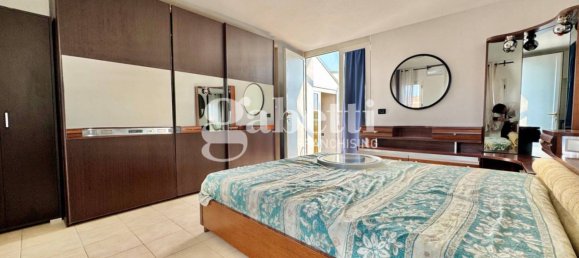 2 bedrooms Apartment in Florence, Italy No. 358778 14