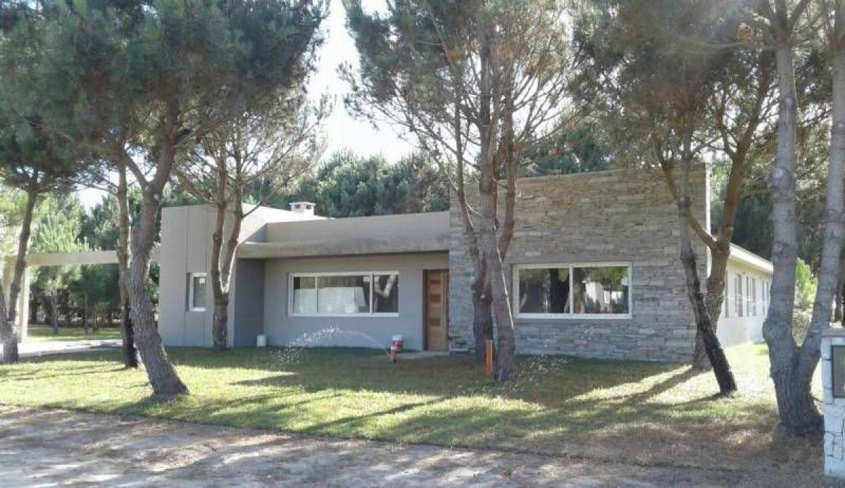 3 bedrooms House in Mar del Plata, Argentina No. 81281