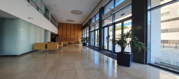 44m² Office in Lisbon, Portugal No. 190980 2