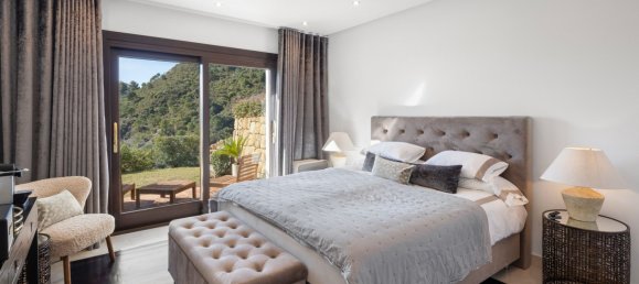 7 bedrooms House in La Quinta, Spain No. 40633 12