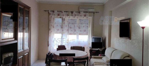 5 rooms Apartment in Pomezia, Italy No. 16319 3