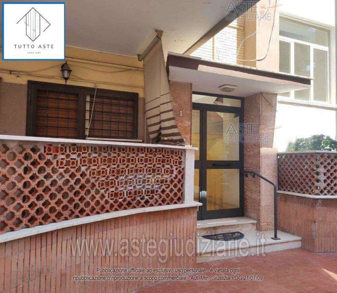 5 rooms Apartment in Pomezia, Italy No. 16319