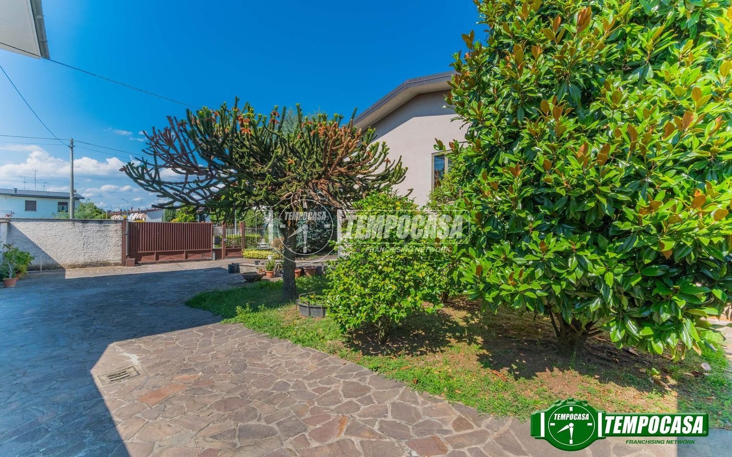 4-salle Villa à Inveruno, Italy No. 273869