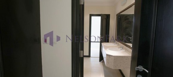 6 bedrooms Villa in Doha, Qatar No. 1164 15