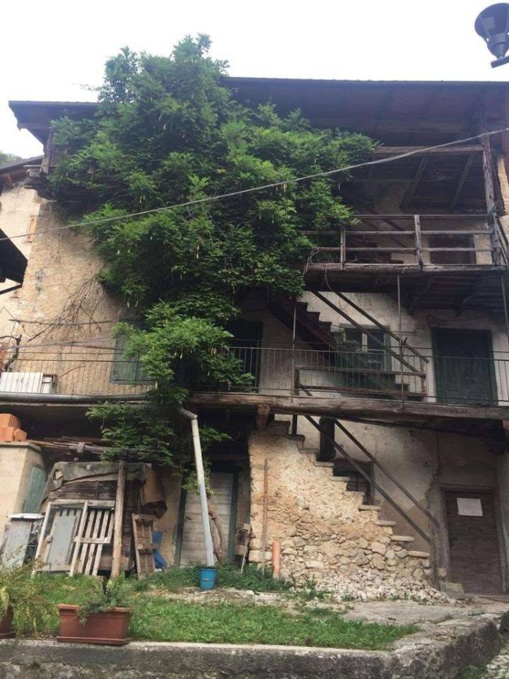 5 rooms House in Vallarsa, Italy No. 151574