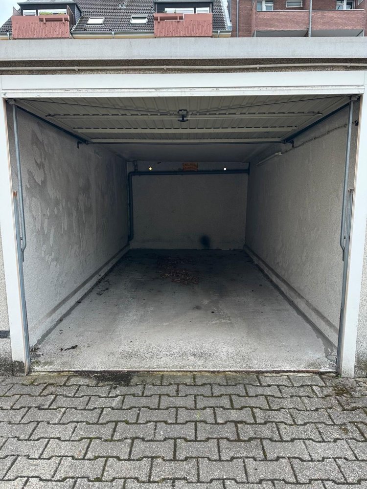  Parking in Dusseldorf, Germany No. 234588