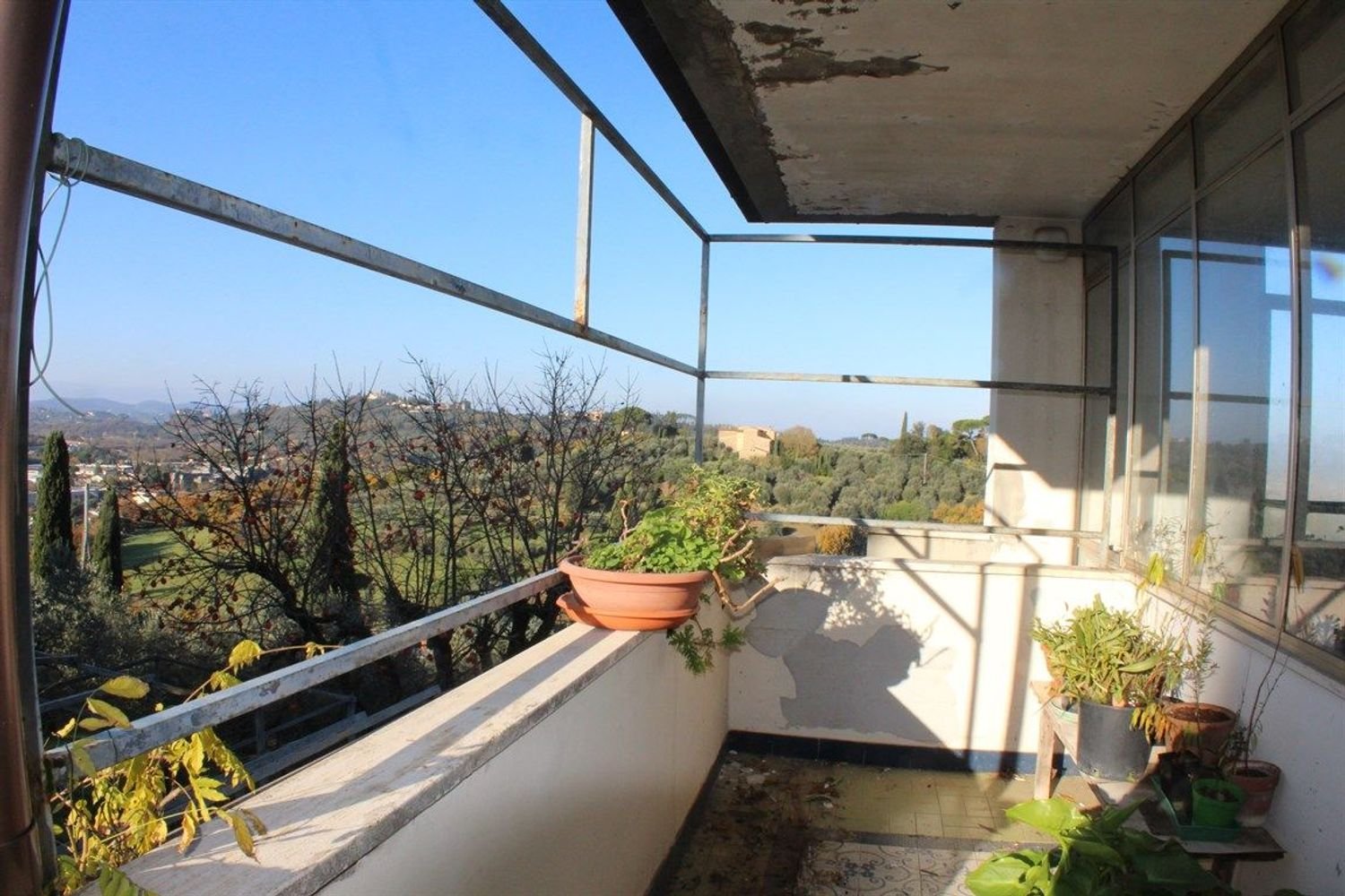 5 rooms Apartment in Florence, Italy No. 233127