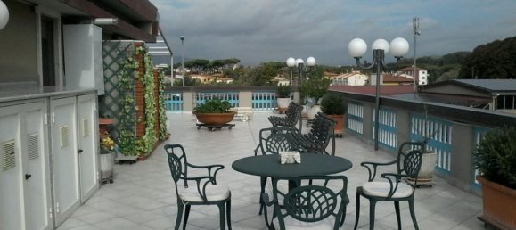 4 bedrooms Penthouse in Massa, Italy No. 47586 3