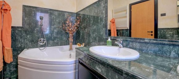 9-salle Villa à Gardone Riviera, Italy No. 8015 19