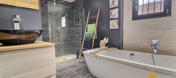 6 bedrooms House in Cambrai, France No. 55341 9