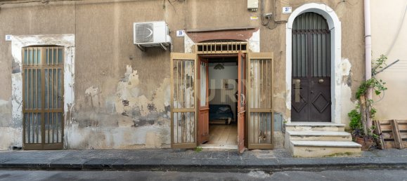 2 bedrooms Apartment in Catania, Italy No. 52044 2