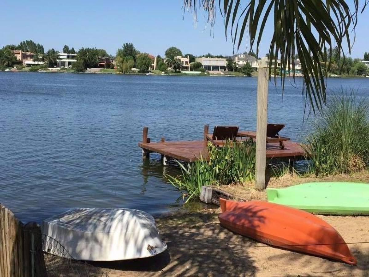 4 bedrooms House in Tigre, Argentina No. 17806