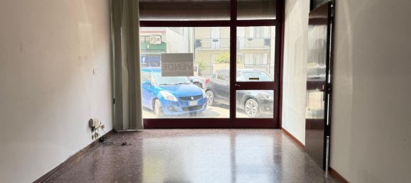 Propriété commerciale à Udine, Italy 75m² No. 277422 8