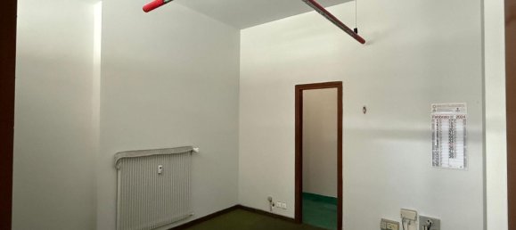 Propriété commerciale à Udine, Italy 75m² No. 277422 3