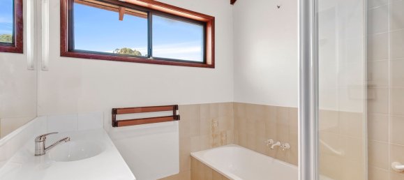 3 bedrooms House in Emerald Beach, Australia No. 299 8