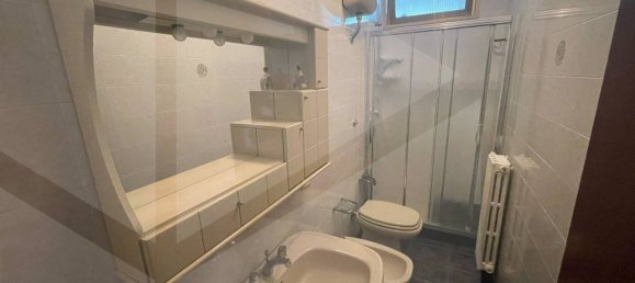 4-salle Appartement à Bari, Italy No. 29800 27