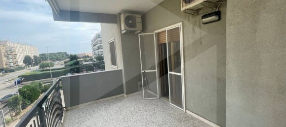 4-salle Appartement à Bari, Italy No. 29800 24