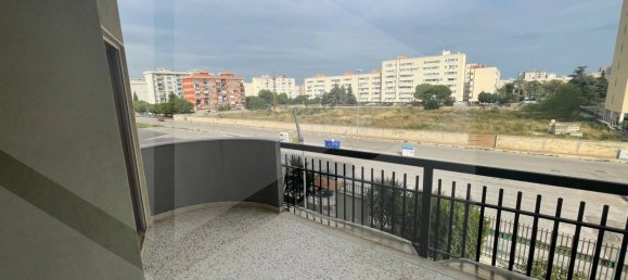 4-salle Appartement à Bari, Italy No. 29800 31