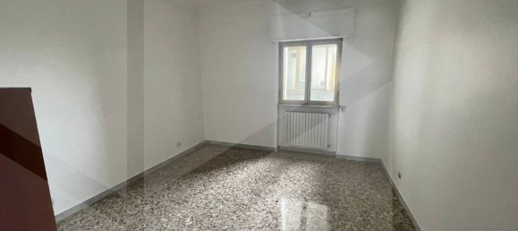 4-salle Appartement à Bari, Italy No. 29800 35